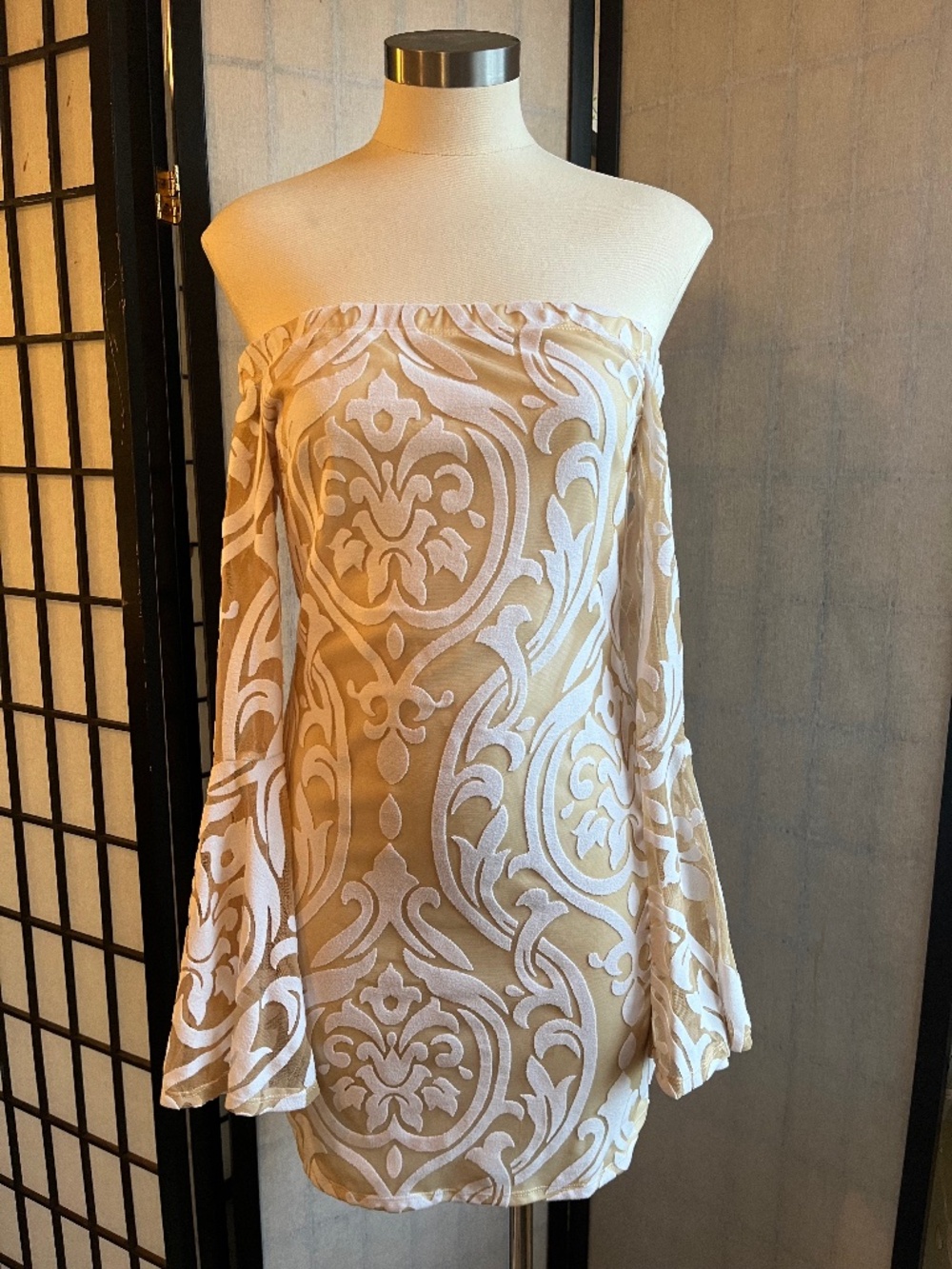 Forever 21 White Flocked Damask Off Shoulder Bell Sleeve Mini Dress L NWT